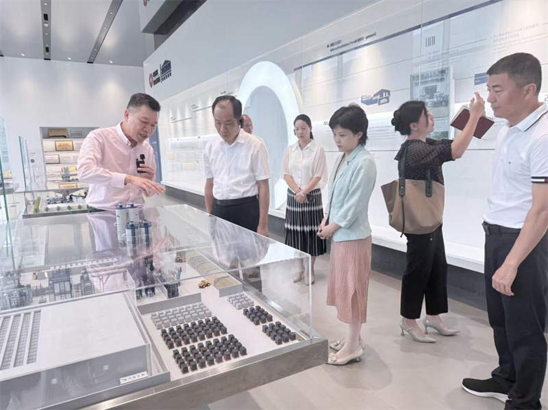 Pengawasan Demokratika Demokrat Khusus Komite Quanzhou Perbandaran Quanzhou saka Liga Pemerintah Demokrat Demokratik Taiwan ngunjungi Quangong Co, Ltd kanggo riset