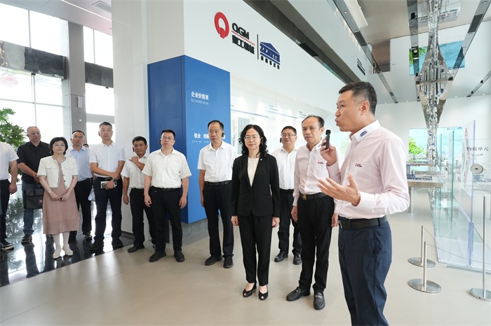 Deputy Gubernur Jiang Erxiong dipimpin tim kanggo neliti Quangong Mesin Co, ltd kanggo mbantu Quanzhou mbangun kutha manufaktur sing cerdas