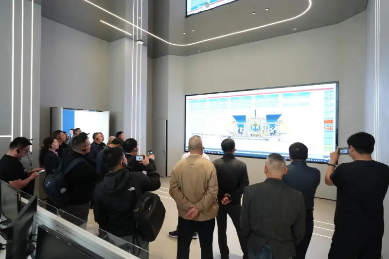 Rapat Dewan Tetap Kapindho Sesi 8 Asosiasi Blok Bangunan China Dianakake ing Quanzhou; Quangong Machinery Co., Ltd. Kontribusi kanggo Pertukaran lan Pangembangan Industri.