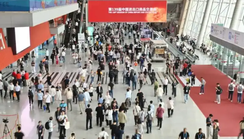 Ing Canton Fair, Quangong Machinery Co., Ltd. menangake pelanggan ing luar negeri kanthi kekuwatane.